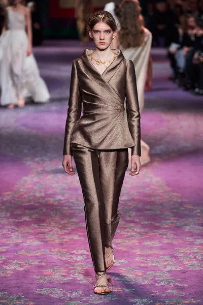 Look 22